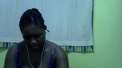 Snapshot of queen_diva01 chatting on April 17, 10:02 pm queen_diva01 online show from April 17, 10:02 pm