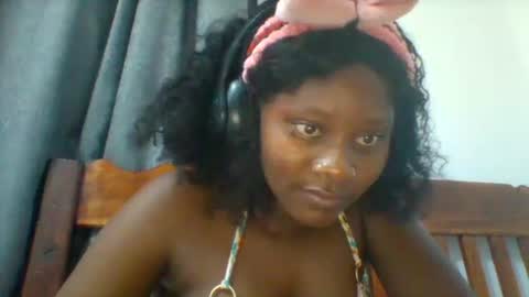 Snapshot of queen_diveer chatting on October 1, 9:21 pm queen_diveer online show from October 1, 9:21 pm