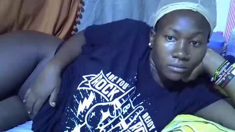 Snapshot of queen_jazmine chatting on March 4, 3:01 am queen_jazmine online show from March 4, 3:01 am