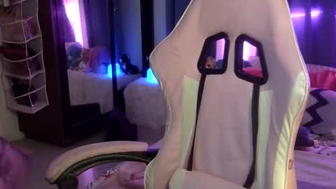 QueenHennessy online show from September 13, 5:46 pm