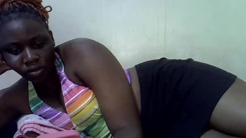 Snapshot of queen_leilla chatting on June 17, 3:24 pm queen_leilla online show from June 17, 3:24 pm