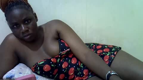 Snapshot of queen_leilla chatting on June 22, 3:08 am queen_leilla online show from June 22, 3:08 am