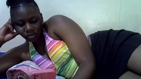 Snapshot of queen_leilla chatting on July 12, 3:41 am queen_leilla online show from July 12, 3:41 am