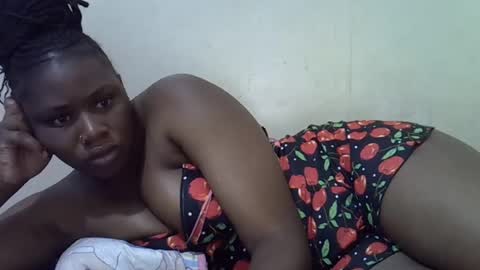 Snapshot of queen_leilla chatting on July 17, 4:30 am queen_leilla online show from July 17, 4:30 am