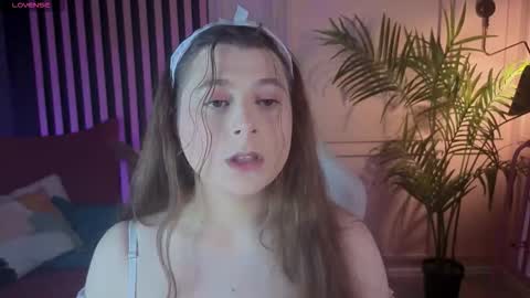 Snapshot of queen_michelle_ chatting on September 29, 7:02 am Michelle online show from September 29, 7:02 am