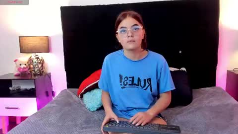 Snapshot of queen_misy chatting on June 19, 9:40 pm queen_misy online show from June 19, 9:40 pm