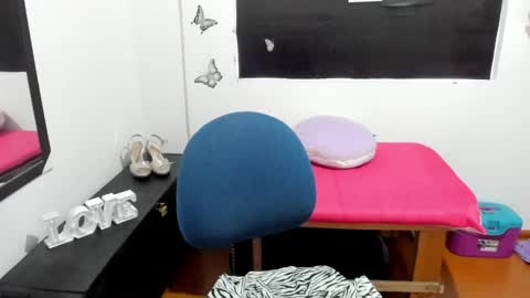 Snapshot of queen_natttyy chatting on January 29, 6:18 pm queen_natttyy online show from January 29, 6:18 pm