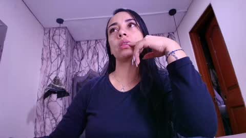 Snapshot of queen_nyxx chatting on June 2, 2:24 am QueenNyx online show from June 2, 2:24 am