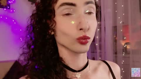 Snapshot of queen_of_tease chatting on June 2, 4:47 am queen_of_tease online show from June 2, 4:47 am