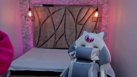   online show from January 27, 12:05 pm