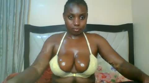 Snapshot of queen_wow2 chatting on June 21, 7:49 pm queen online show from June 21, 7:49 pm