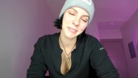 Queen Blaire online show from December 15, 2:30 am