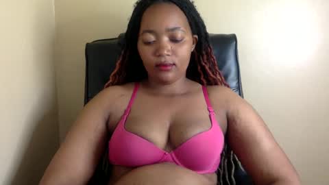 Queenbebony2 online show from December 12, 7:30 am