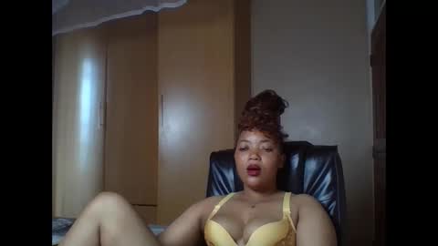 Queenbebony2 online show from March 18, 6:27 am