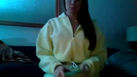 Snapshot of queenbee6269 chatting on December 12, 3:21 am queenbee6269 online show from December 12, 3:21 am