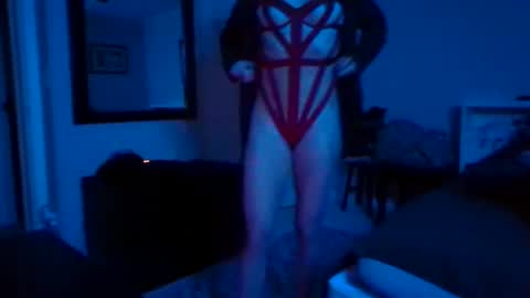 Snapshot of queenbee6269 chatting on December 15, 7:46 am queenbee6269 online show from December 15, 7:46 am