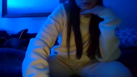 Snapshot of queenbee6269 chatting on December 18, 10:40 am queenbee6269 online show from December 18, 10:40 am