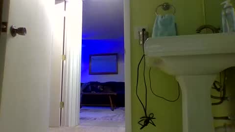 Snapshot of queenbee6269 chatting on January 8, 4:44 am queenbee6269 online show from January 8, 4:44 am