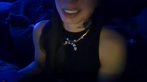 Snapshot of queenbee6269 chatting on January 29, 2:19 am queenbee6269 online show from January 29, 2:19 am