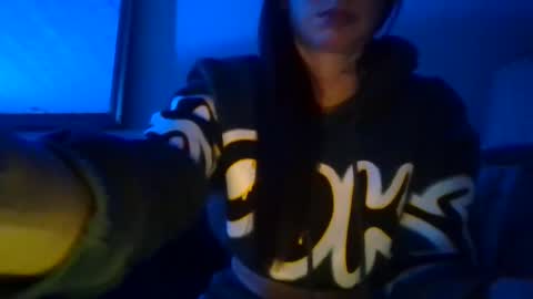 Snapshot of queenbee6269 chatting on February 5, 10:19 am queenbee6269 online show from February 5, 10:19 am