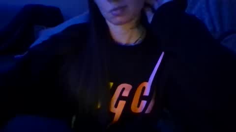 Snapshot of queenbee6269 chatting on February 8, 12:28 am queenbee6269 online show from February 8, 12:28 am