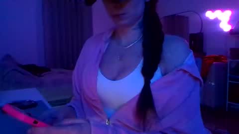 Snapshot of queenbee6269 chatting on January 13, 7:24 am queenbee6269 online show from January 13, 7:24 am