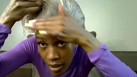 queenbeka online show from April 28, 7:02 am