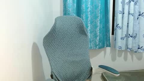 queen online show from April 10, 3:17 pm