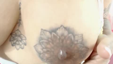 Snapshot of queenbusty1 chatting on March 22, 1:42 am Queenbusty1 online show from March 22, 1:42 am