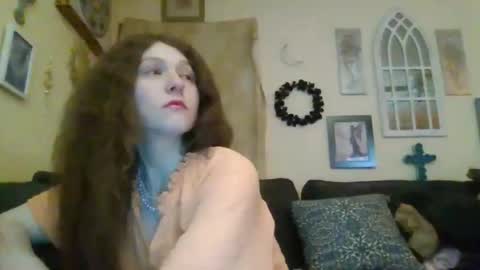 queencrimsonlvx online show from April 22, 12:18 pm