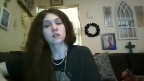 queencrimsonlvx online show from May 2, 7:57 am