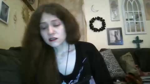 queencrimsonlvx online show from May 5, 2:14 pm