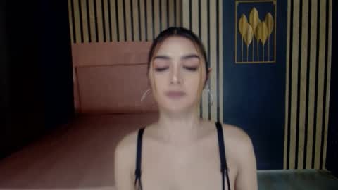 queenemeraldts online show from December 18, 5:37 am