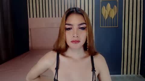 queenemeraldts online show from December 19, 6:23 am