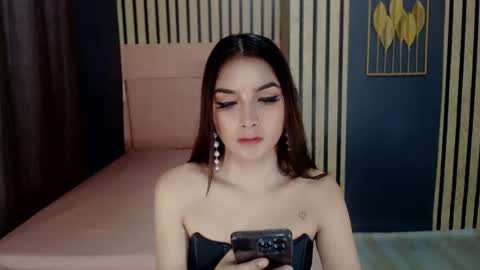 queenemeraldts online show from January 22, 5:05 am