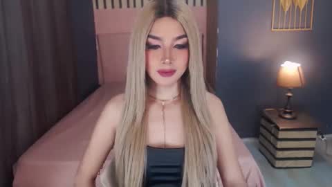 queenemeraldts online show from February 27, 3:25 am