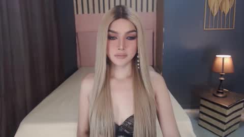 queenemeraldts online show from March 5, 2:36 am