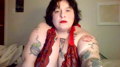 Snapshot of queenjezabel444 chatting on December 15, 1:35 am QueenJezabel online show from December 15, 1:35 am