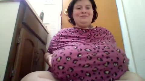 Snapshot of queenjezabel444 chatting on December 20, 6:19 am QueenJezabel online show from December 20, 6:19 am