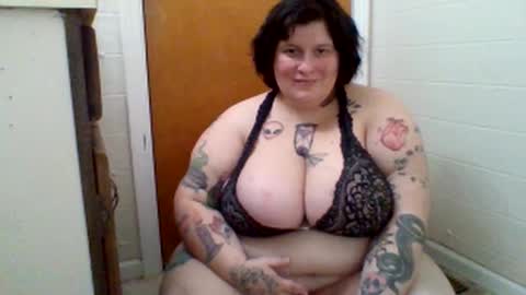 Snapshot of queenjezabel444 chatting on December 24, 11:55 pm QueenJezabel online show from December 24, 11:55 pm