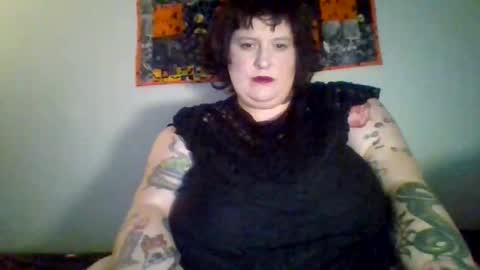 Snapshot of queenjezabel444 chatting on January 1, 10:46 pm QueenJezabel online show from January 1, 10:46 pm