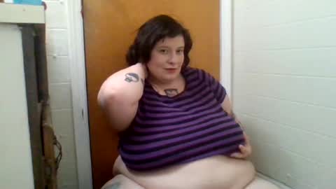 Snapshot of queenjezabel444 chatting on January 22, 1:53 am QueenJezabel online show from January 22, 1:53 am