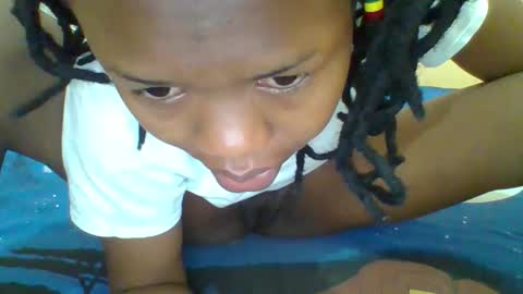 queenleona61 online show from October 3, 5:15 am