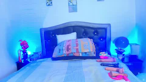 Snapshot of queenmature chatting on April 18, 12:31 pm VickyBoobss online show from April 18, 12:31 pm