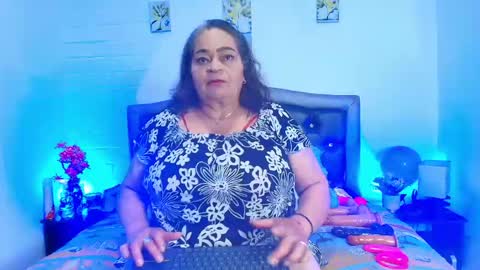 Snapshot of queenmature chatting on April 19, 1:10 pm VickyBoobss online show from April 19, 1:10 pm