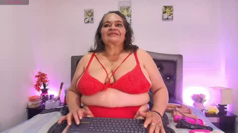 Snapshot of queenmature chatting on May 1, 6:12 pm VickyBoobss online show from May 1, 6:12 pm