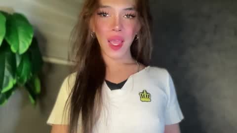 QUEEN online show from December 1, 2:27 am