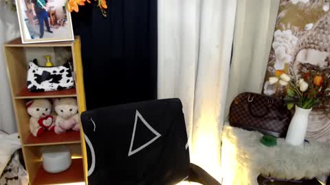 Snapshot of queenofcum169xx chatting on February 22, 5:46 pm Mikka online show from February 22, 5:46 pm