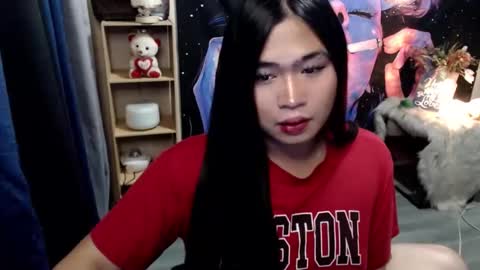 Snapshot of queenofcum169xx chatting on November 15, 6:37 pm Mikka online show from November 15, 6:37 pm