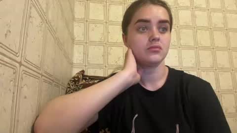 Snapshot of queenofdreams_2029 chatting on June 11, 7:12 pm Madison online show from June 11, 7:12 pm